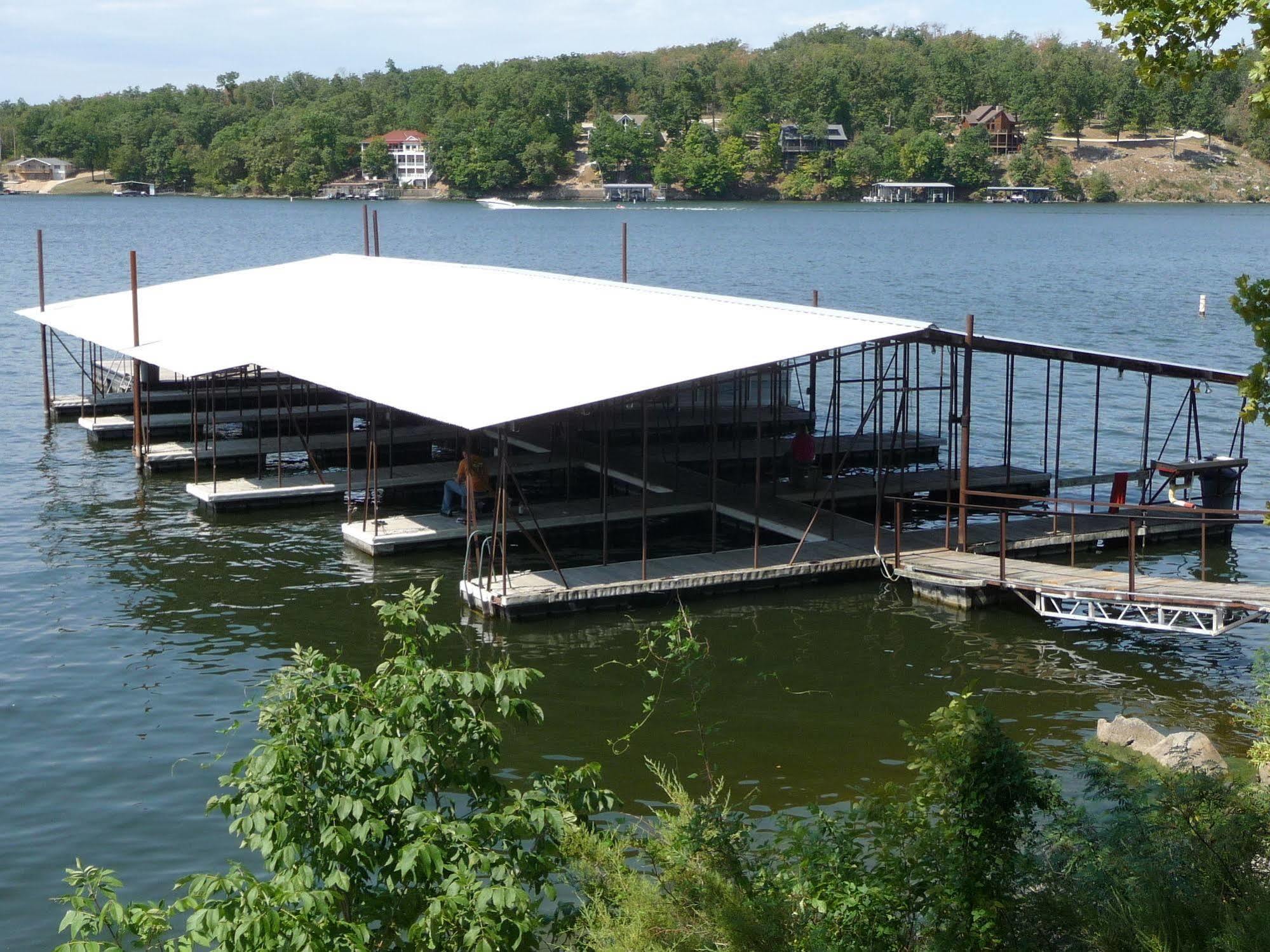 Wilsons On The Lake Hotel Camdenton Exterior photo